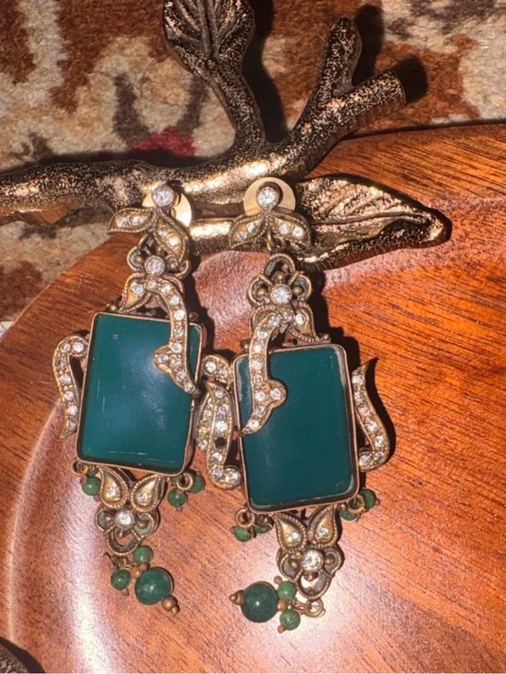 Green Stone Pendant Necklace with Matching Earrings - Elegant Jewelry Set